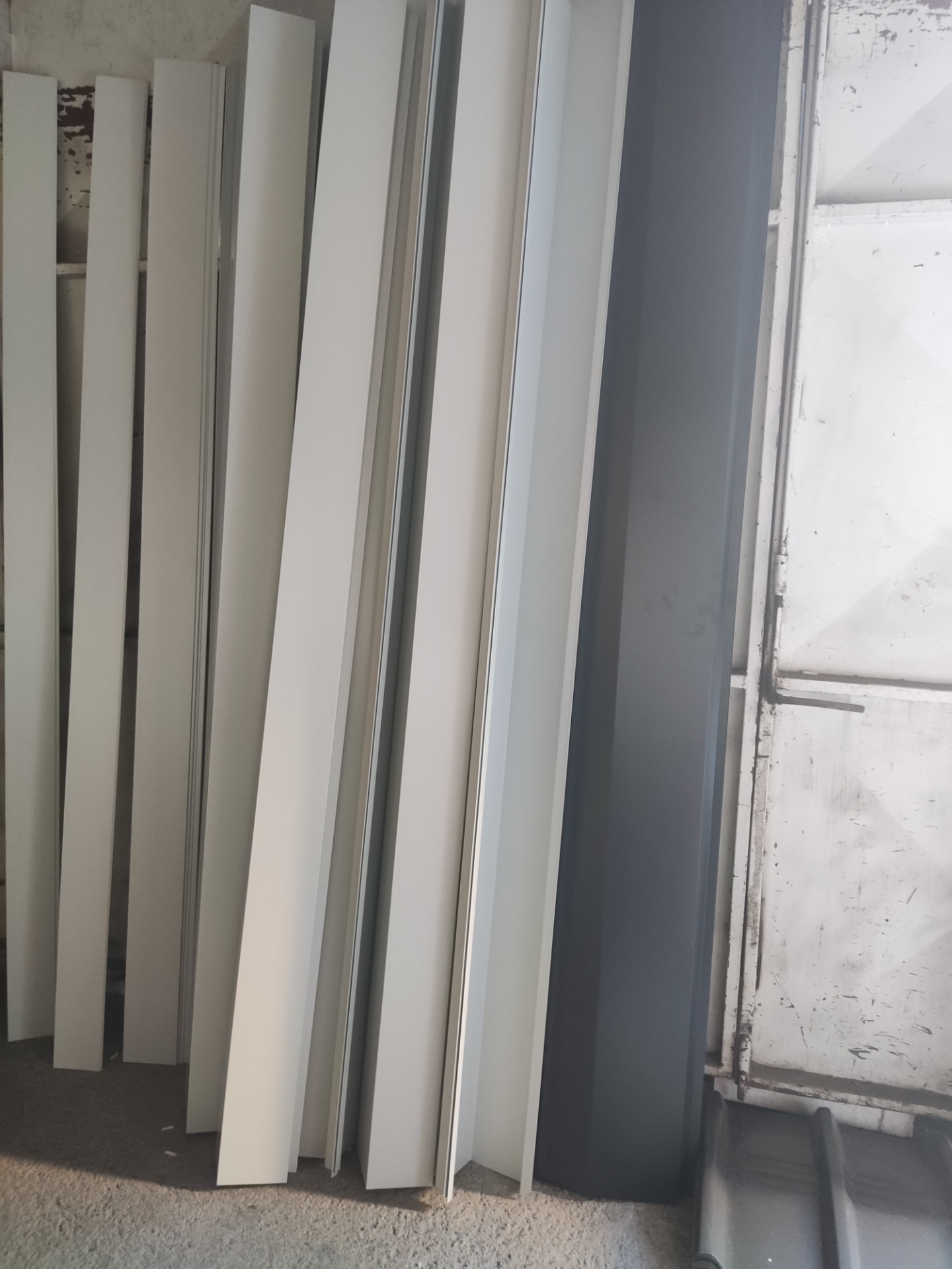 Beyaz panel ve sac levhalar
