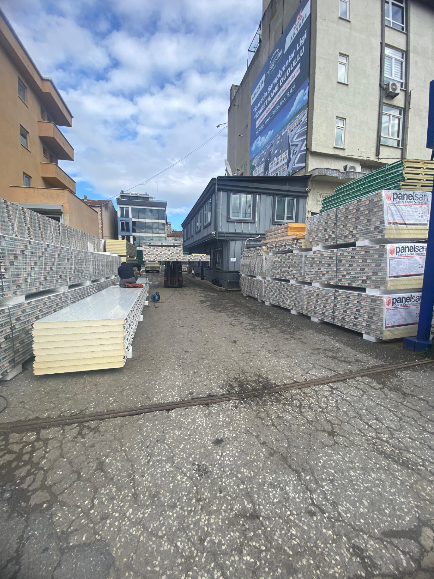 Geniş ürün yelpazesiyle stok sahamız